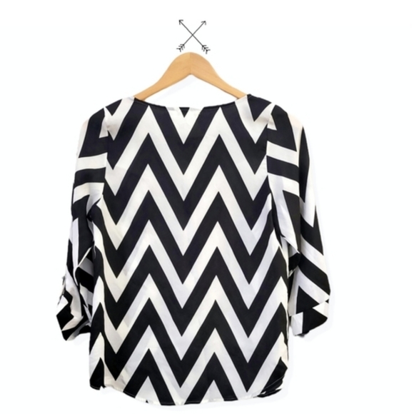 πΏEverly Chevron Women's Small Cropped Sleeve Black and White Blouse - Picture 3 of 11